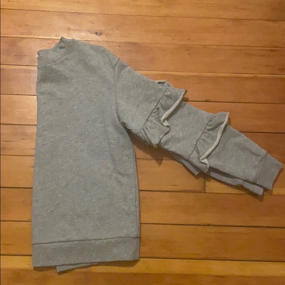 Ruffle sleeve sweatshirt